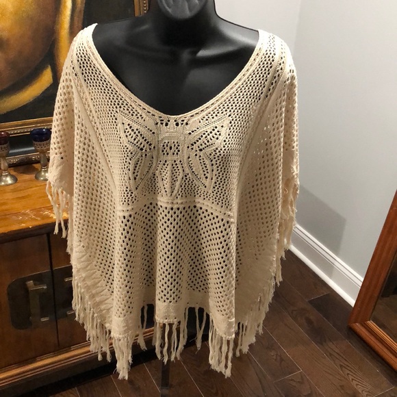 PONCHO MESH CROCHET STYLE - Picture 1 of 3